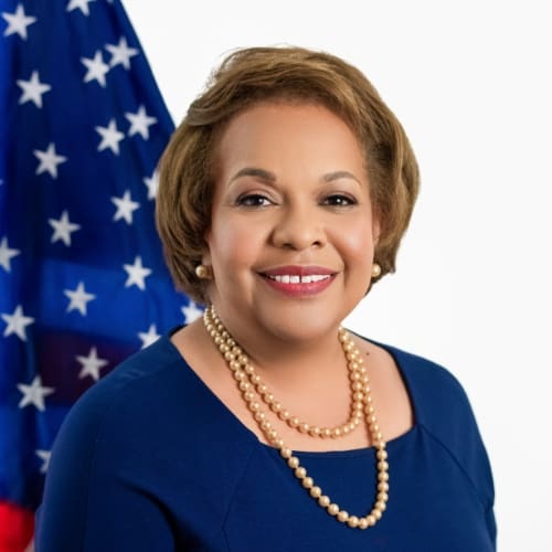 Sandra Thompson Headshot